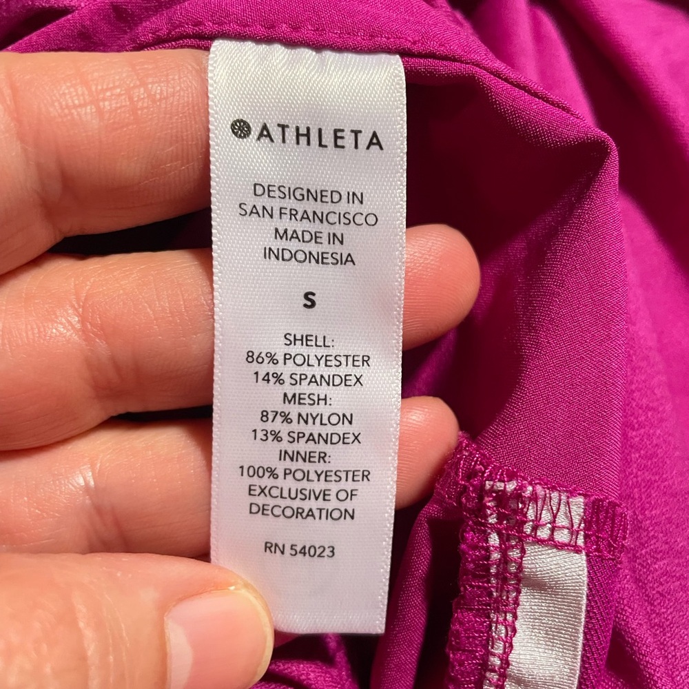 Athleta Mesh Racer Run Mid Rise 4" Shorts. Purple. Size S. - Picture 4 of 13